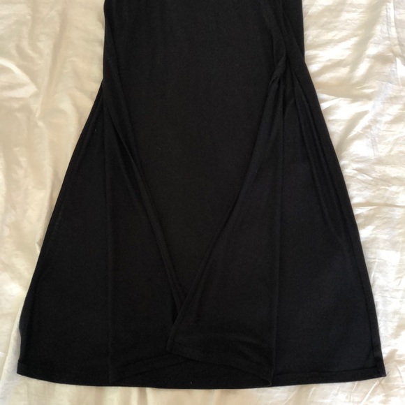 Small black maxi skirt with slits. - Picture 2 of 3